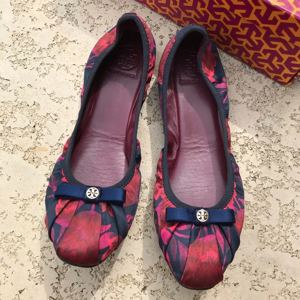 TORY BURCH Ally Ballet Flats Fabric Satin Red Navy Size 10 Box Included